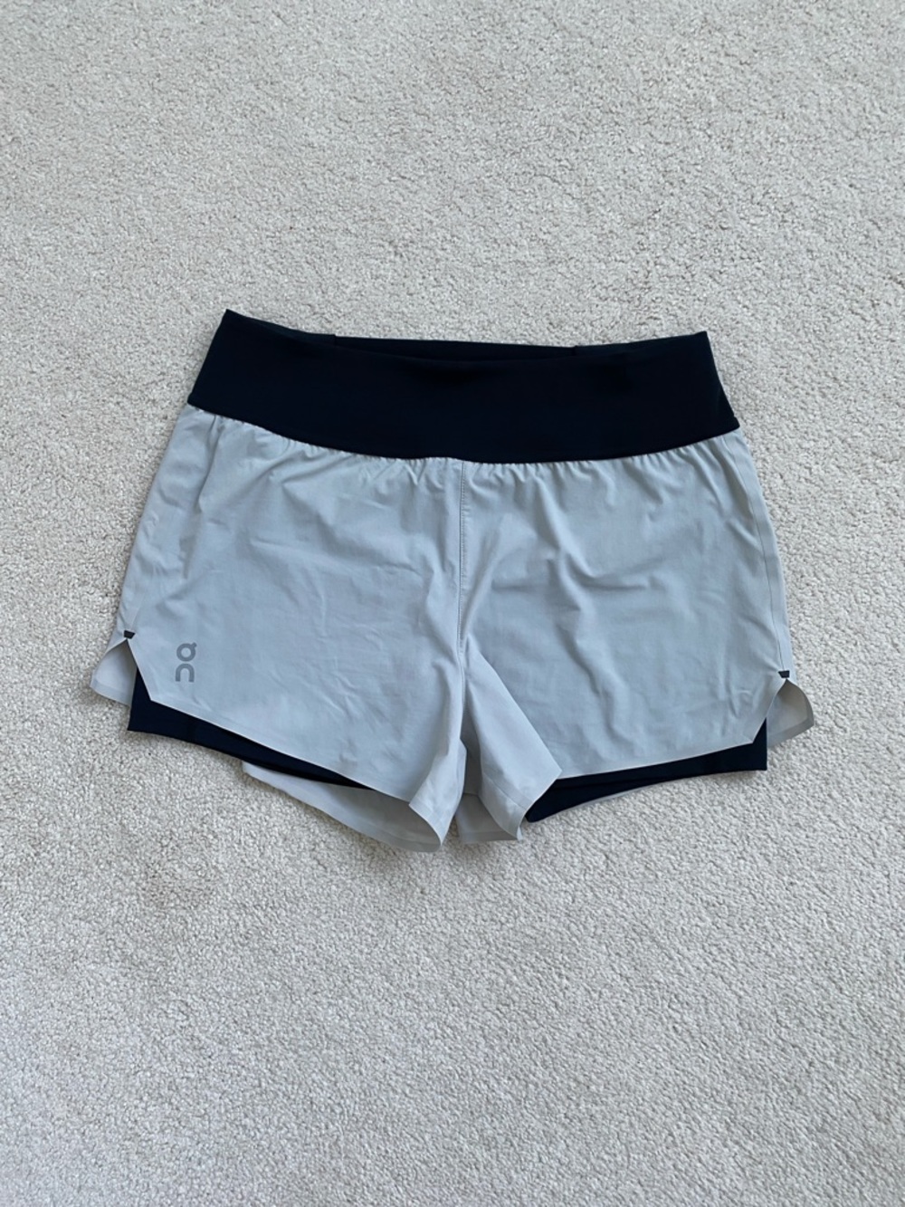 On Running Women’s Light Gray High Waisted Athletic Shorts